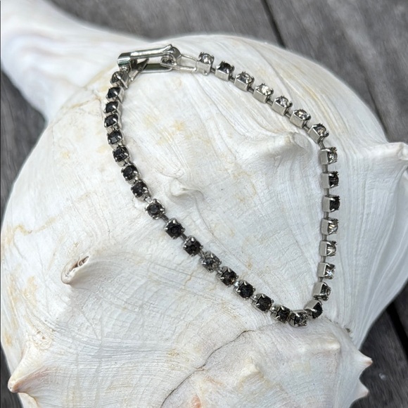 Silver rhinestone Bracelet - Picture 2 of 7